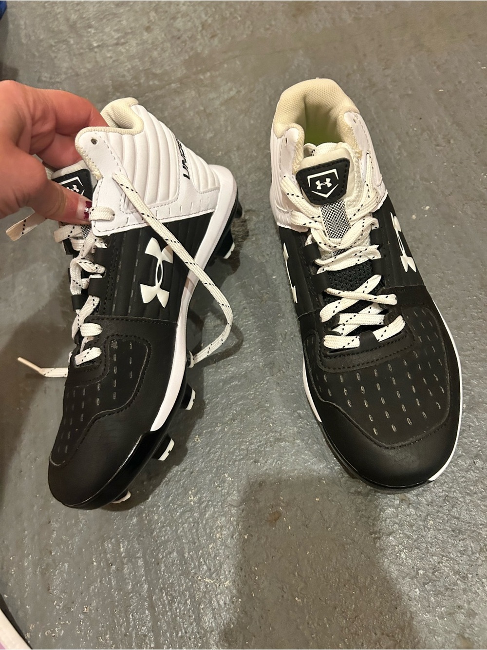 Under Armour Black and White Kids' Baseball Cleats Sneakers NEW